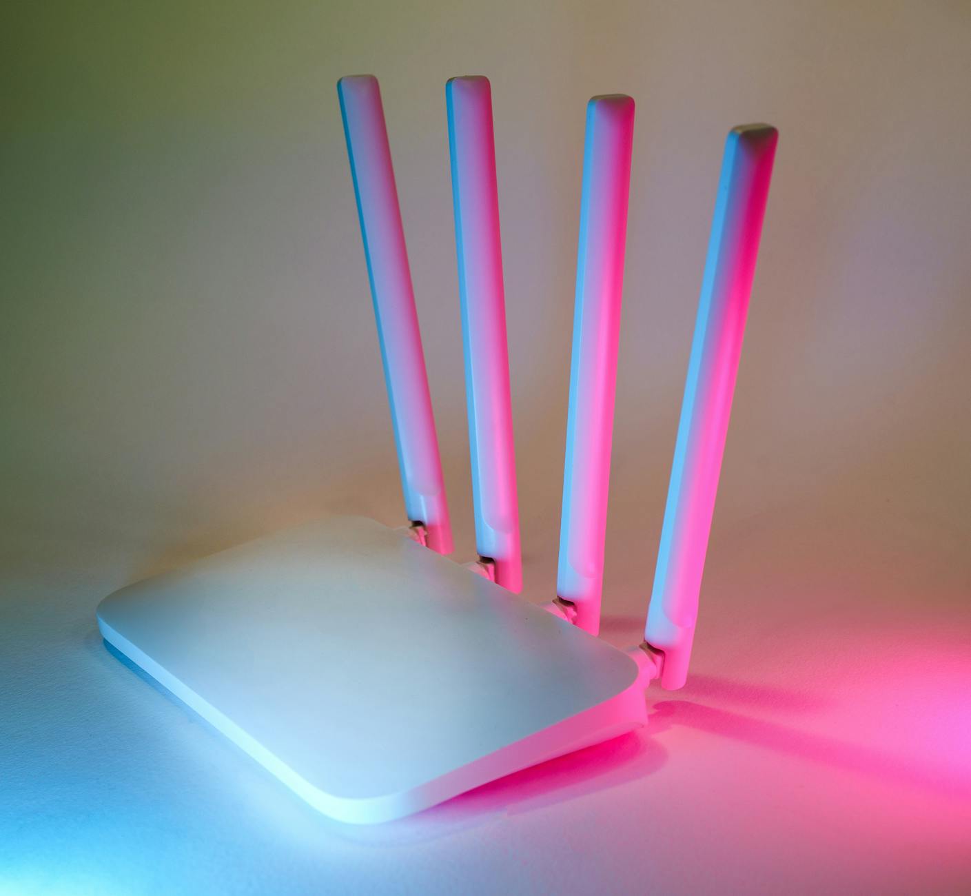WireGuard VPN sunucusu olarak çalışan MikroTik kablosuz router yakın çekim