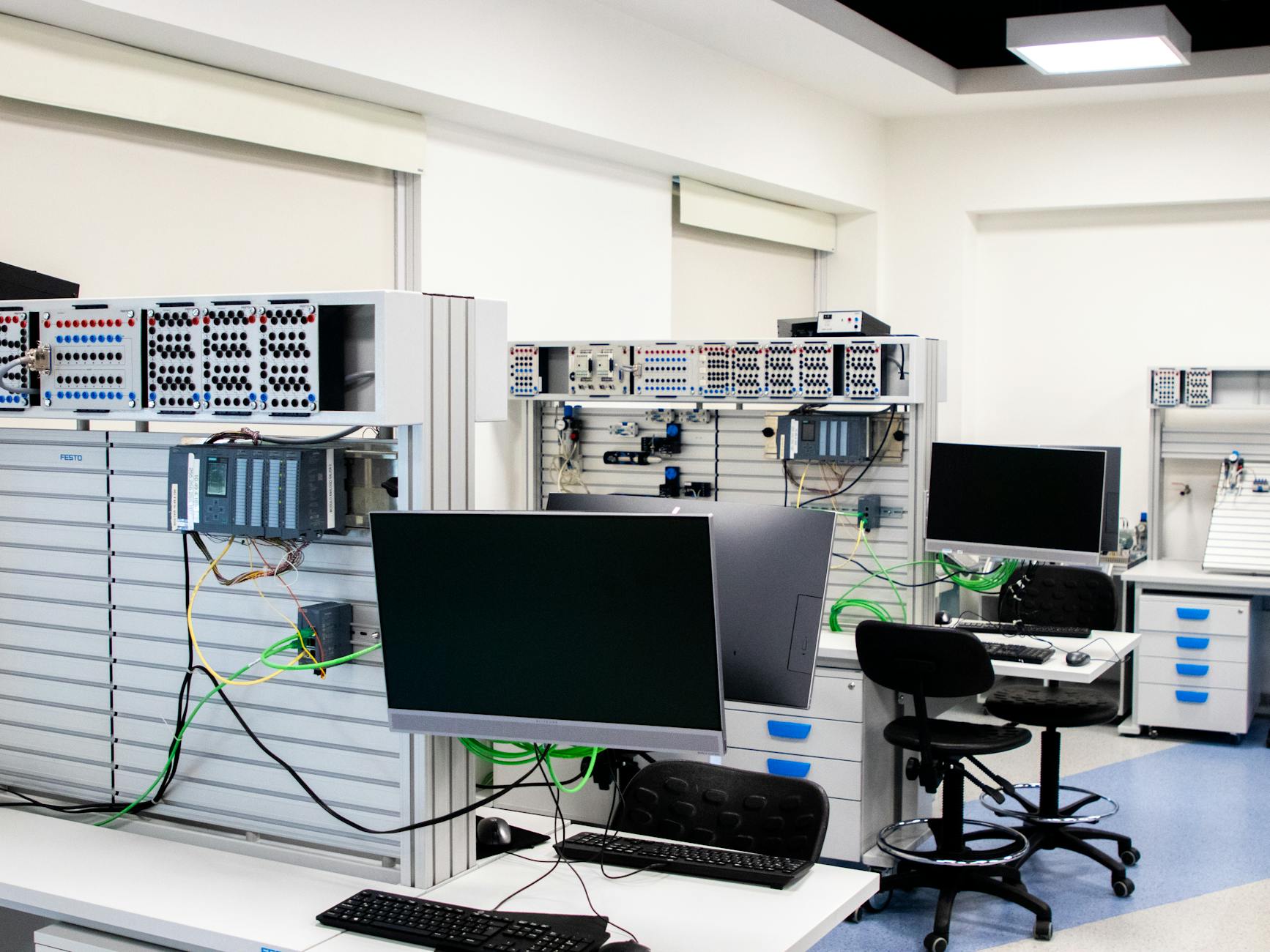 Çoklu şubeli işletmenin MikroTik tabanlı ağ topolojisi diyagramı