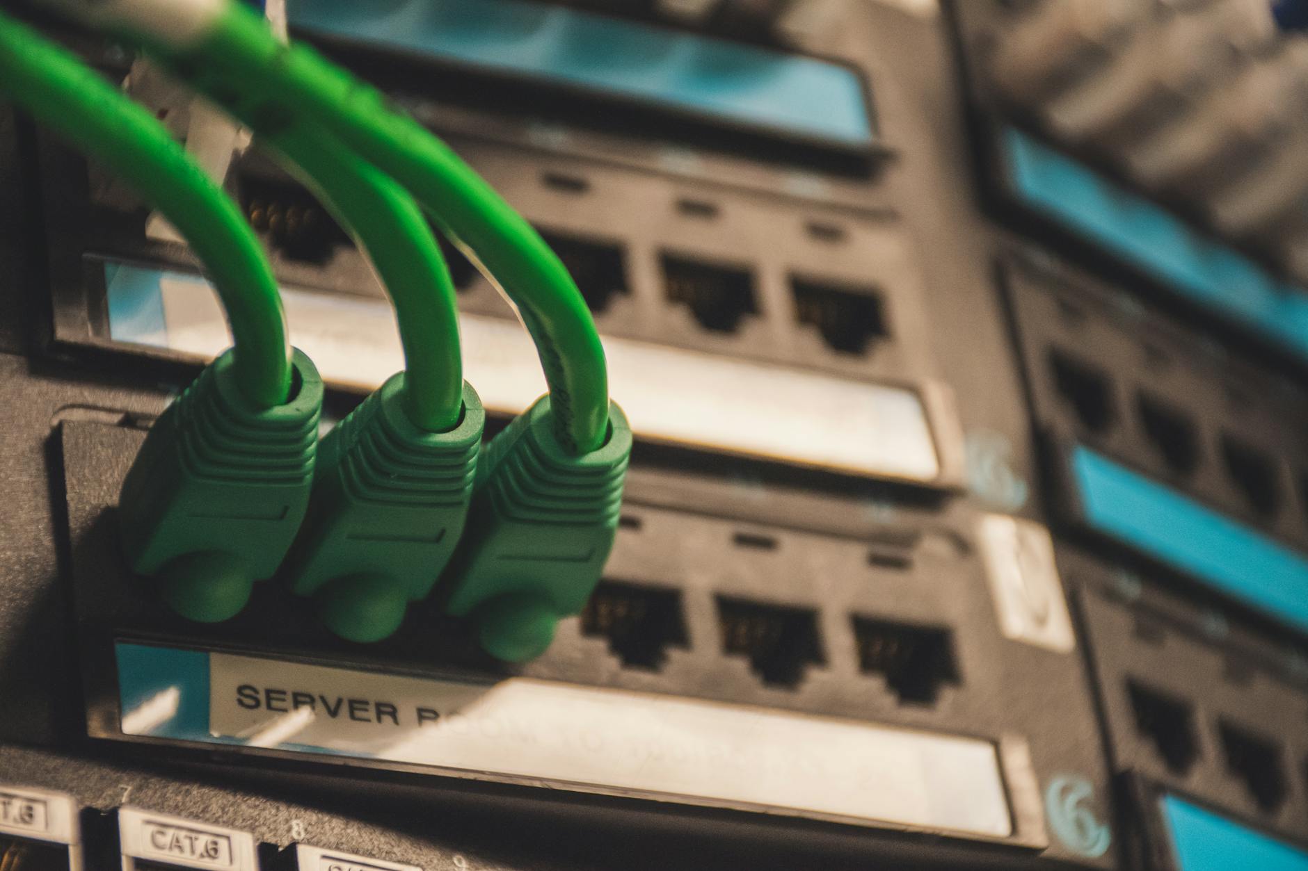 Oyun sunucusu icin MikroTik korumali veri merkezi network altyapisi