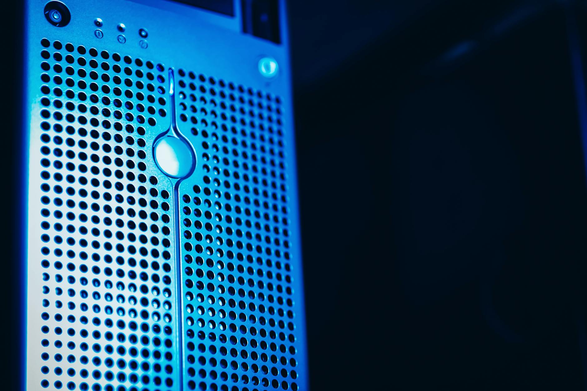 RouterOS yönetimi için Linux terminalde komut satırı çalıştıran mühendis ekranı