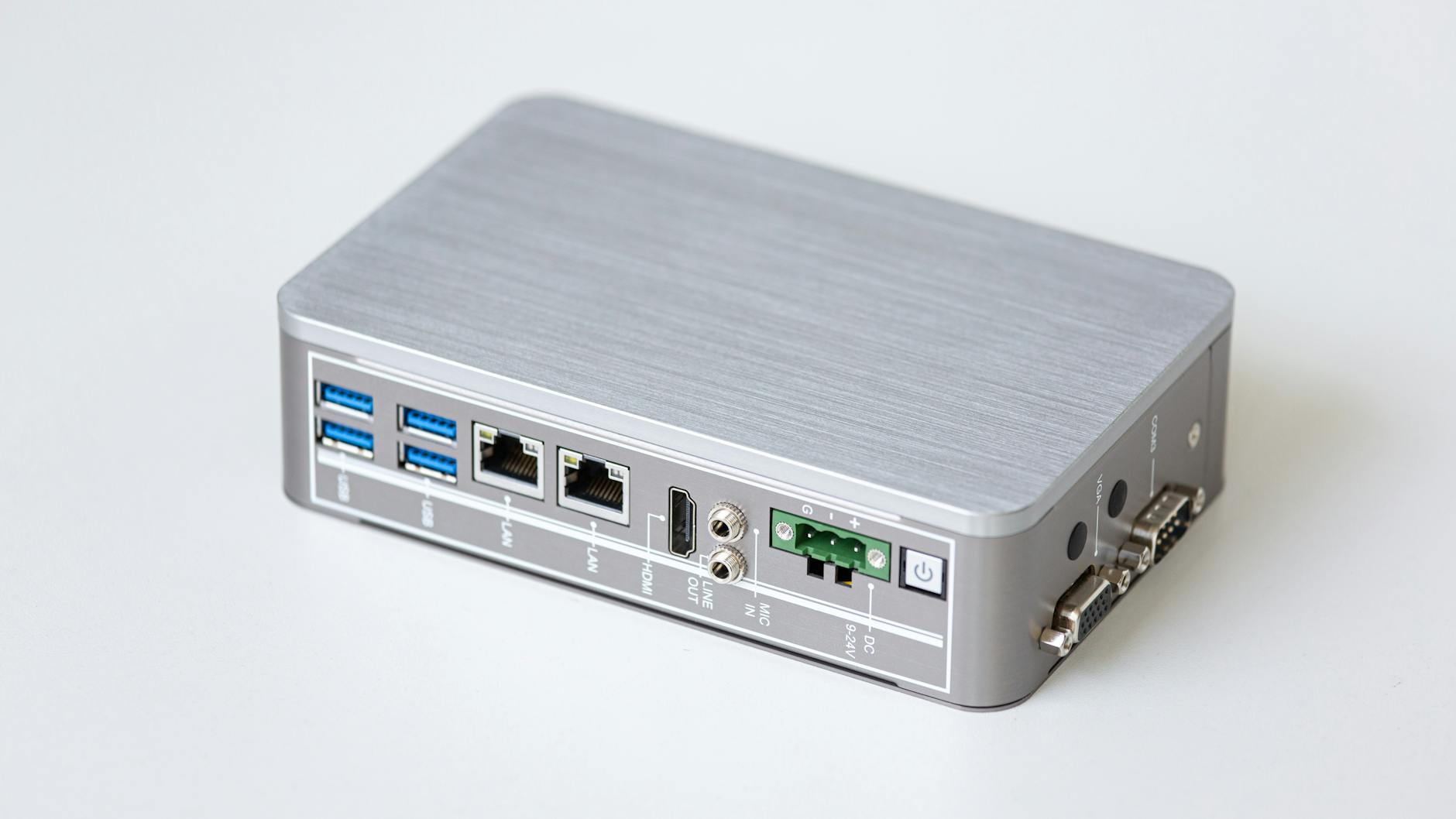 Yüksek hızlı bir ağ router cihazının SFP+ portlarının yakın çekim donanım fotoğrafı