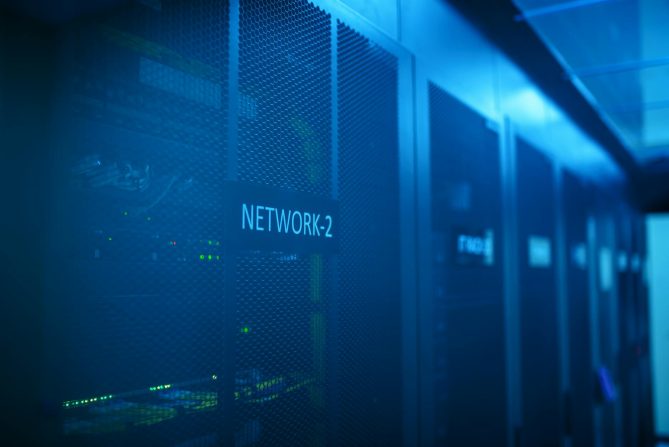 Metin2 oyun sunucusu odasinda calisan network altyapisi ve donanim