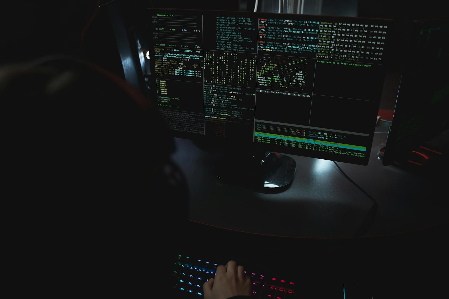 SYN flood saldırı paketlerinin Wireshark benzeri analiz aracında incelendiği ekran