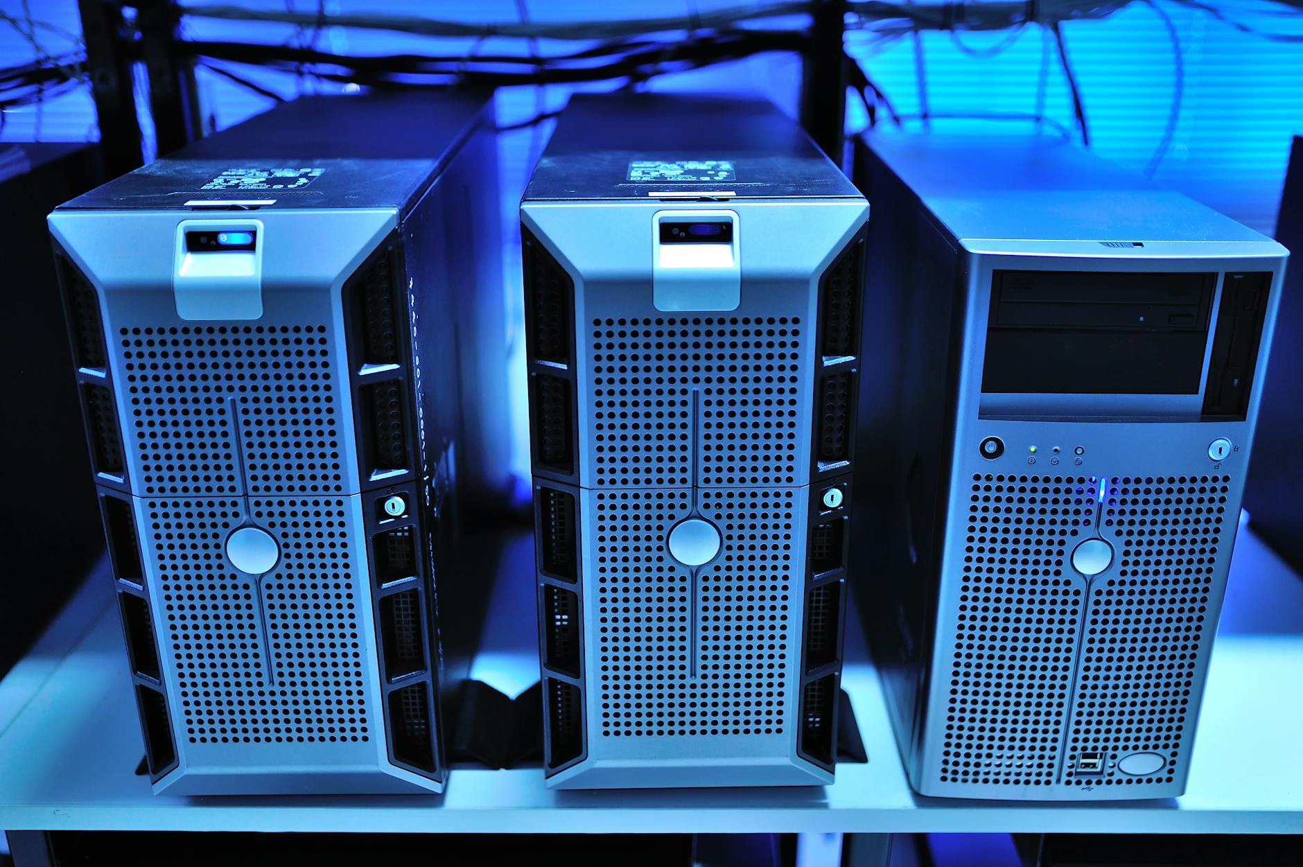 Oyun sunucusu icin asiri dusuk latency hedefiyle UDP flood koruma testi